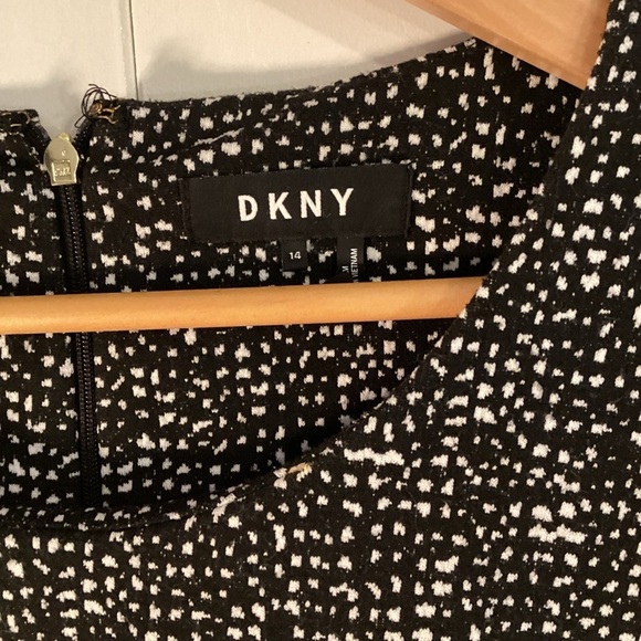 Cozy DKNY fall & winter black and white jumper dress Size 14 poly/rayon - Picture 7 of 12